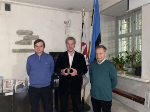 Tõnu Veldre koos Indrek ja Jaak Ilometsaga.